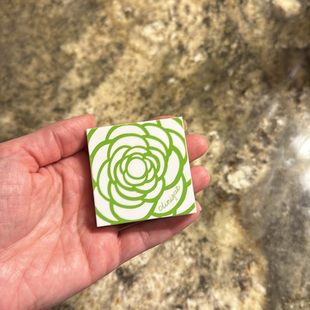 Clinique “iced lotus” blush - Picture 4 of 5